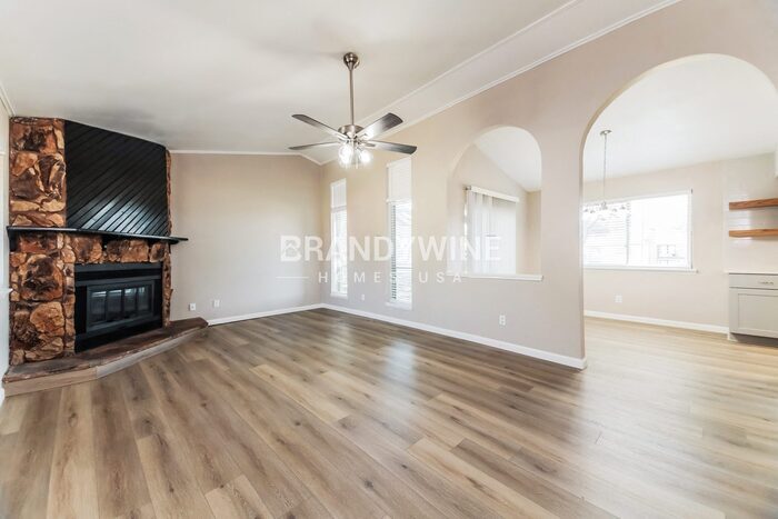 Building Photo - 5010 Collingwood Dr