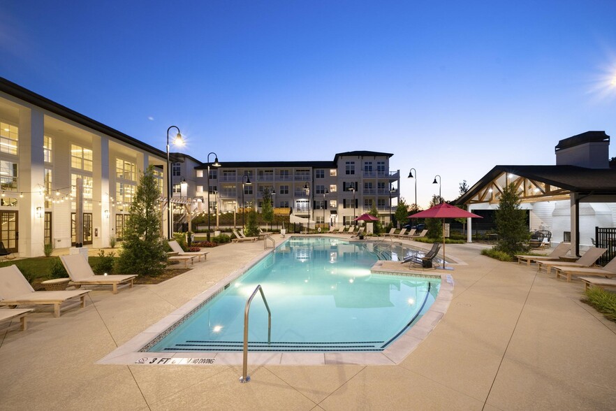 Pool - The Quincy Apartments