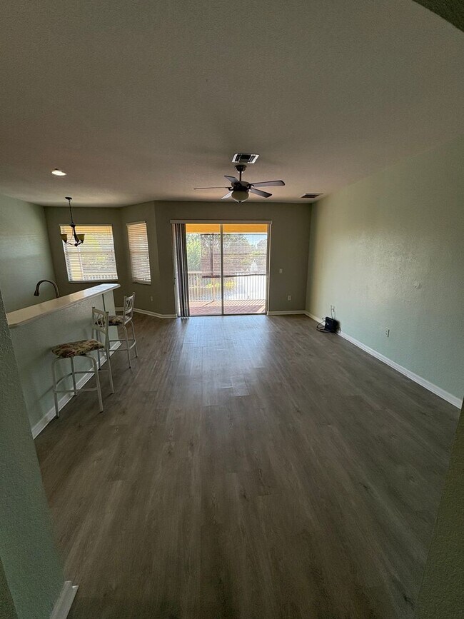 Building Photo - 3/2/1 Townhome in River Glen!  More Pics C...