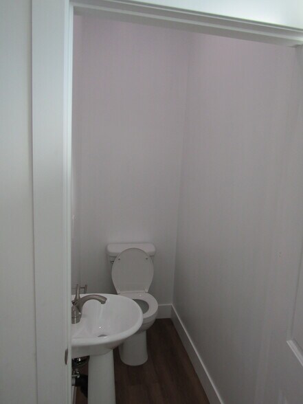 half bath - 21206 De La Osa St