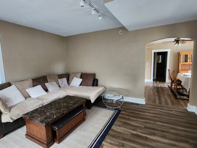 Building Photo - 810 4th Ave NW