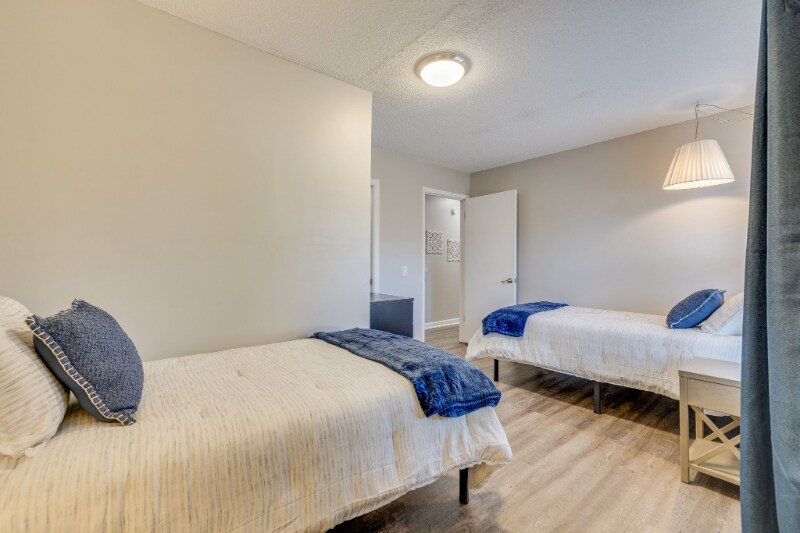 Building Photo - 5013 Emerald Dr