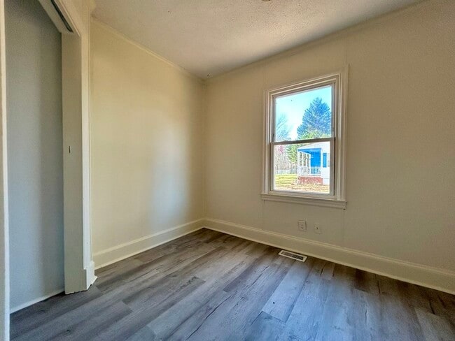 Building Photo - 1219 Bailey St