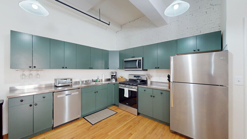 Building Photo - 9 Austin St
