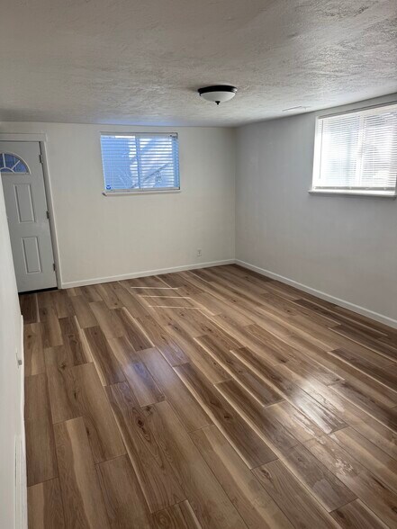 Building Photo - 2324 Quincy Ave