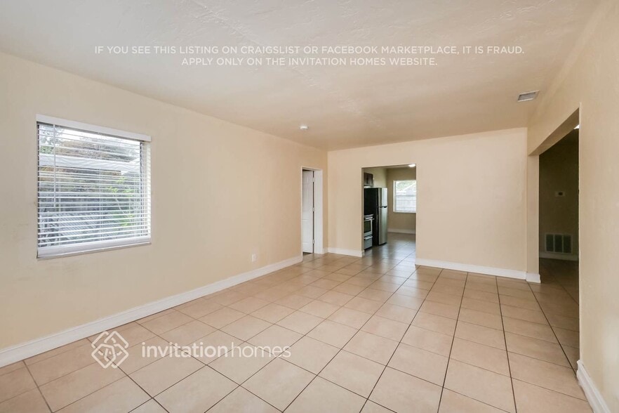 Building Photo - 1511 NE 205th Terrace