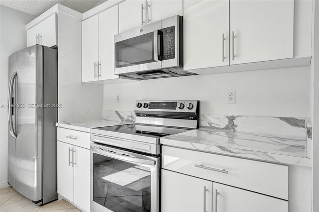 Building Photo - 2421 SW 103rd Way