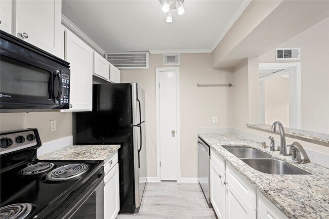 Building Photo - 3500 Tangle Brush Dr