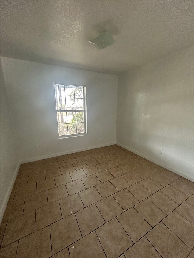 Building Photo - 7201 Hallshire Dr