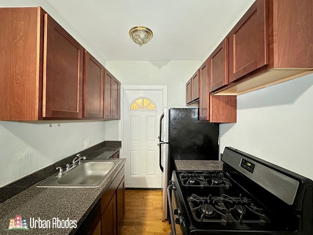 Building Photo - 3721 N Pine Grove Ave