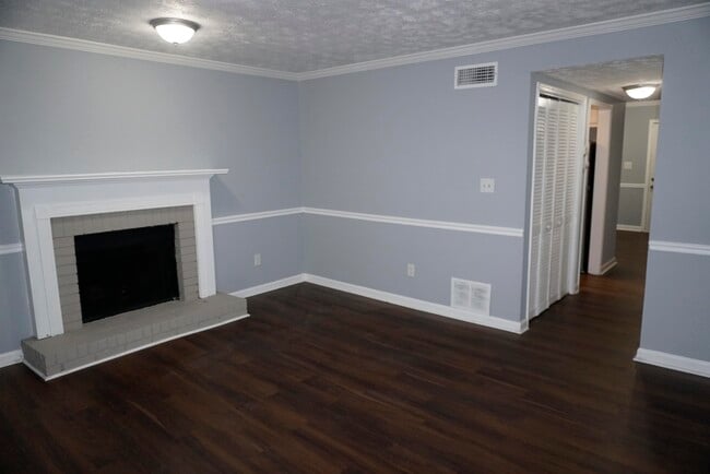 Building Photo - 5489 Park Pl