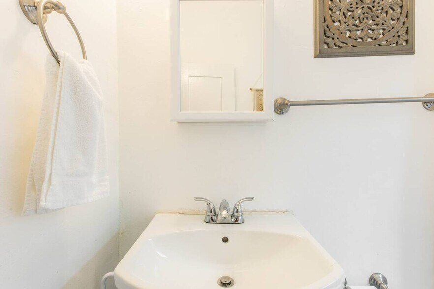 Building Photo - 1806 Washington Way