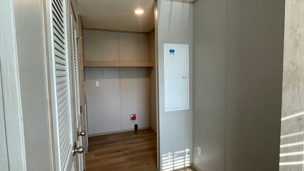 Laundry room - 1192 Village St