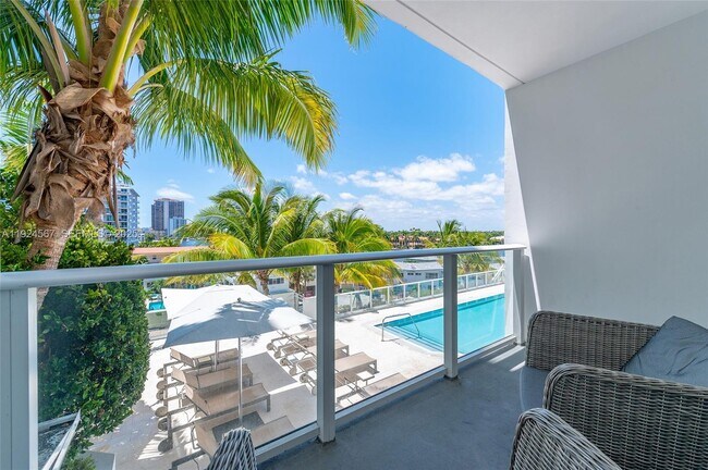 Building Photo - 401 N Birch Rd