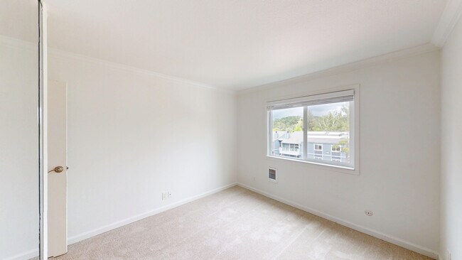 Building Photo - 521 Alameda del Prado