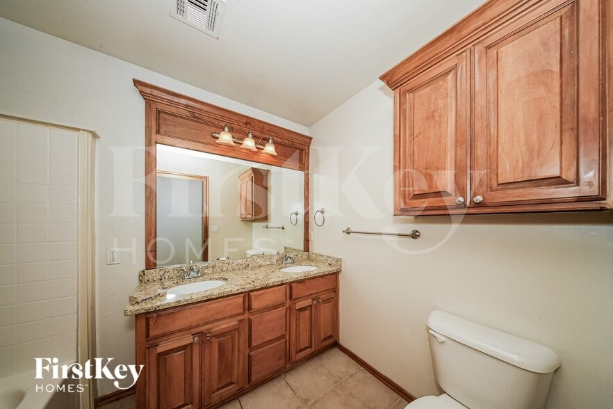 Building Photo - 1417 SW 133rd St