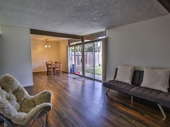 Building Photo - "Charming 3-Bedroom Home with Granite Touc...