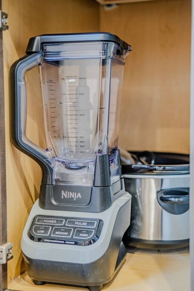 Building Photo - 736 W Rider Dr