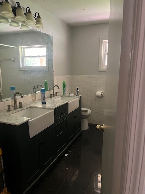 Building Photo - 303 Village Dr