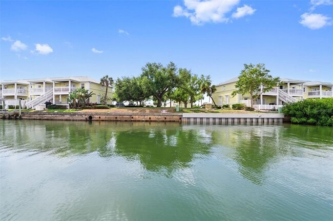 Building Photo - 4751 Coquina Key Dr SE