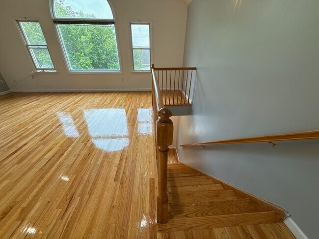 Building Photo - 318 Linden Ave