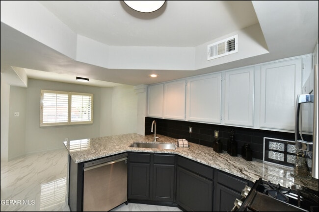 Building Photo - 31 Stratford Hall Cir