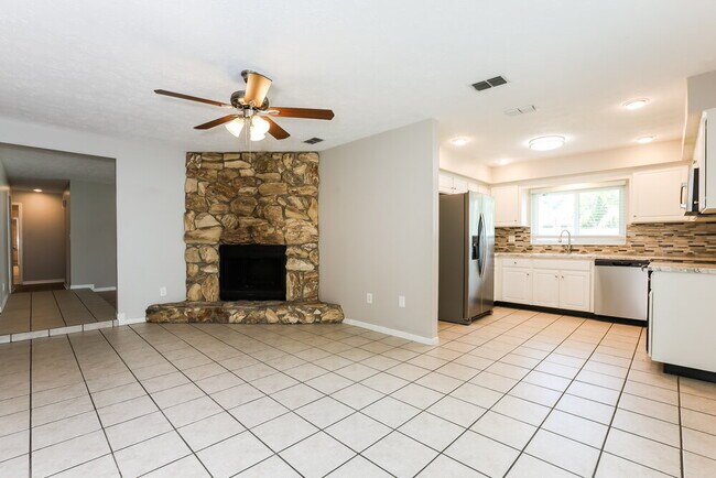 Building Photo - 3207 Acapulco Dr