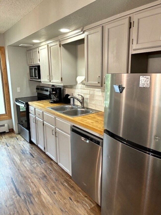 Building Photo - Long Term Rental- Gold Camp 127