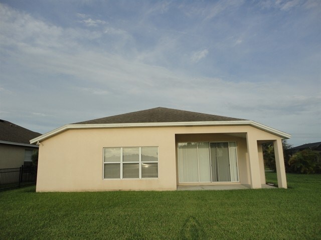 Building Photo - 5211 100th Dr E