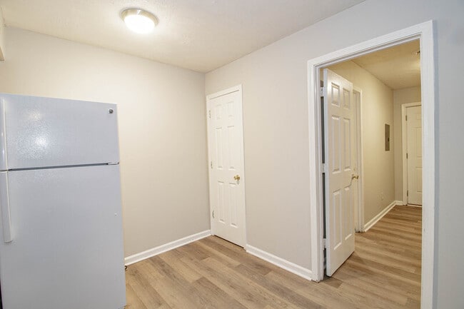 Building Photo - 404 -23 Thompsonville Lane