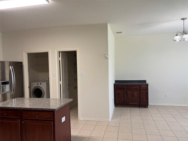 Building Photo - 21223 Colton Cove Dr