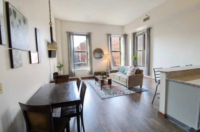 Building Photo - 408 W Saint Clair Ave