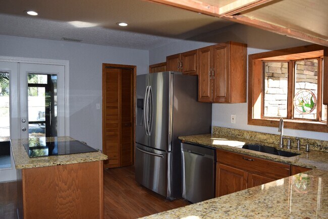 Building Photo - 2718 Viola Ln