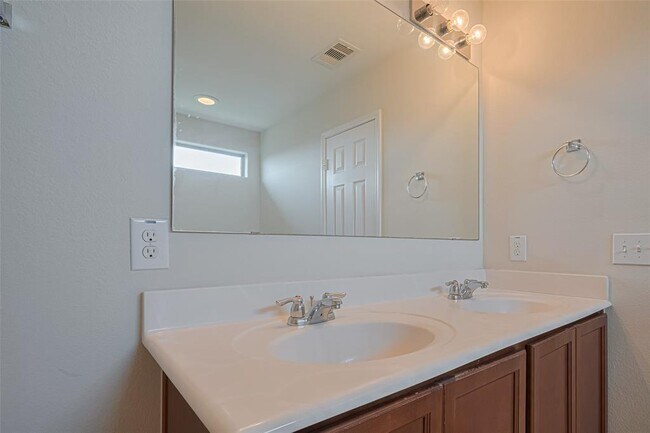 Building Photo - 20111 Brookwood Holw
