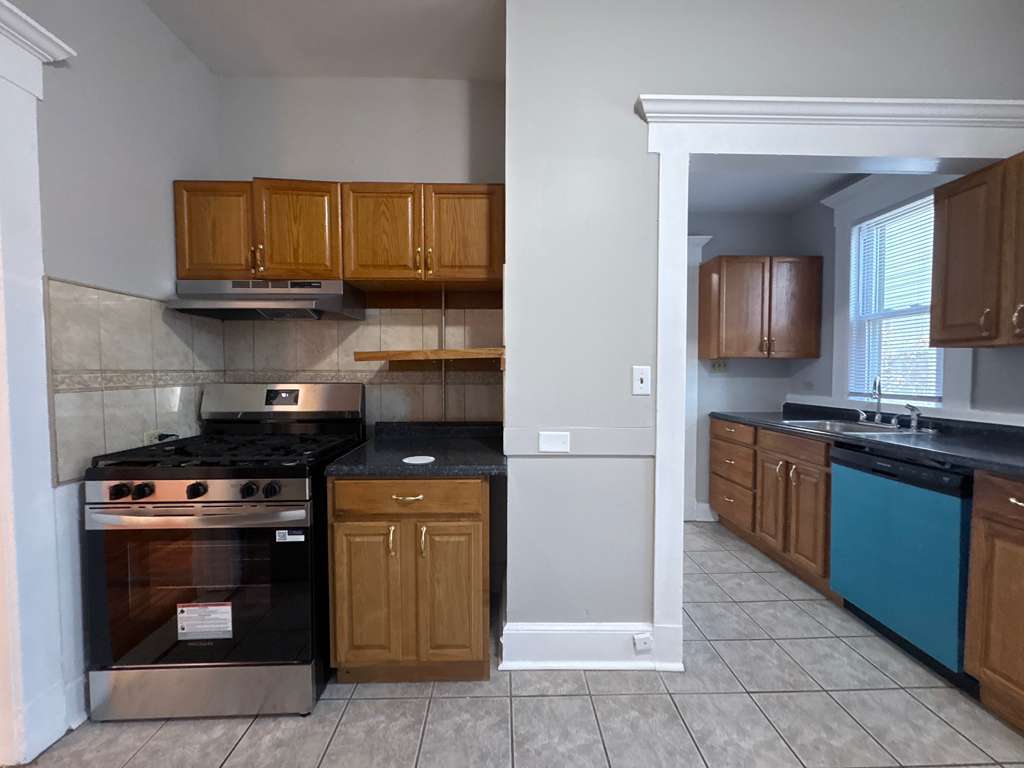 Building Photo - 64 Stanley St