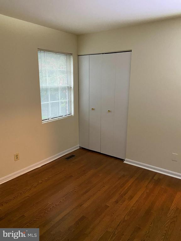 Building Photo - 9006 Pickwick Village Terrace