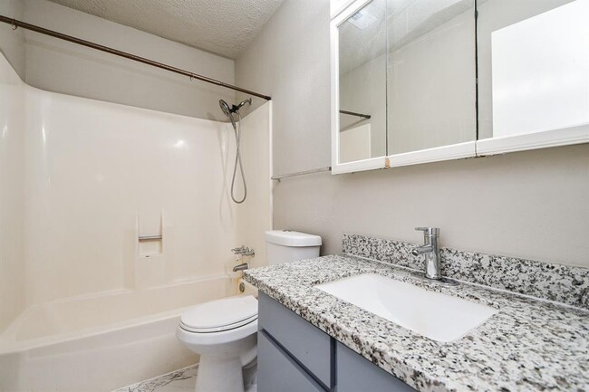 Building Photo - 12569 Wellington Park Dr