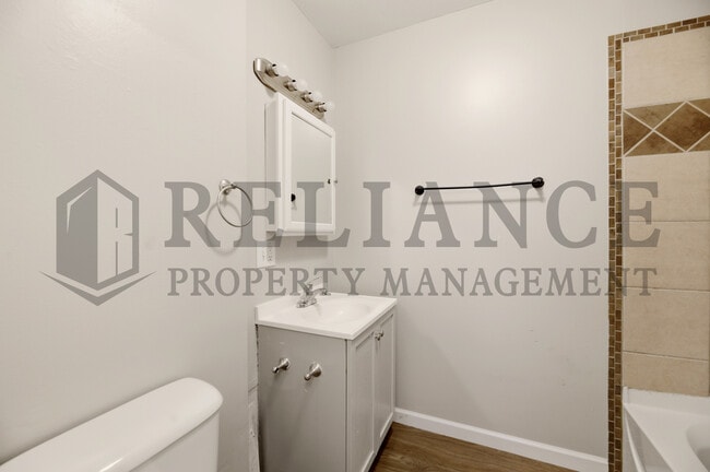 Building Photo - 6021 W Newell St