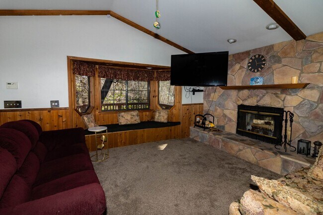 Building Photo - Sugarloaf Cutie