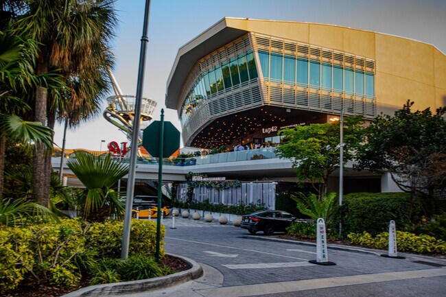 Building Photo - 18021 Biscayne Blvd