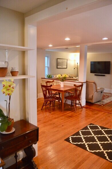 Building Photo - 56 Ash St