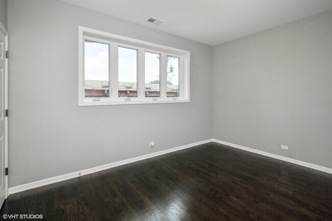 Building Photo - 2910 S Archer Ave