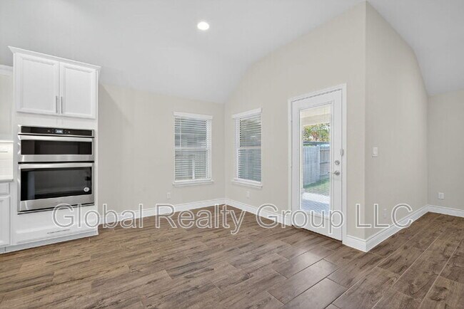 Building Photo - 545 Rosemellow St