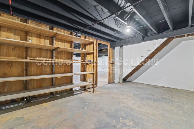 Building Photo - 6127 Lucille Ave