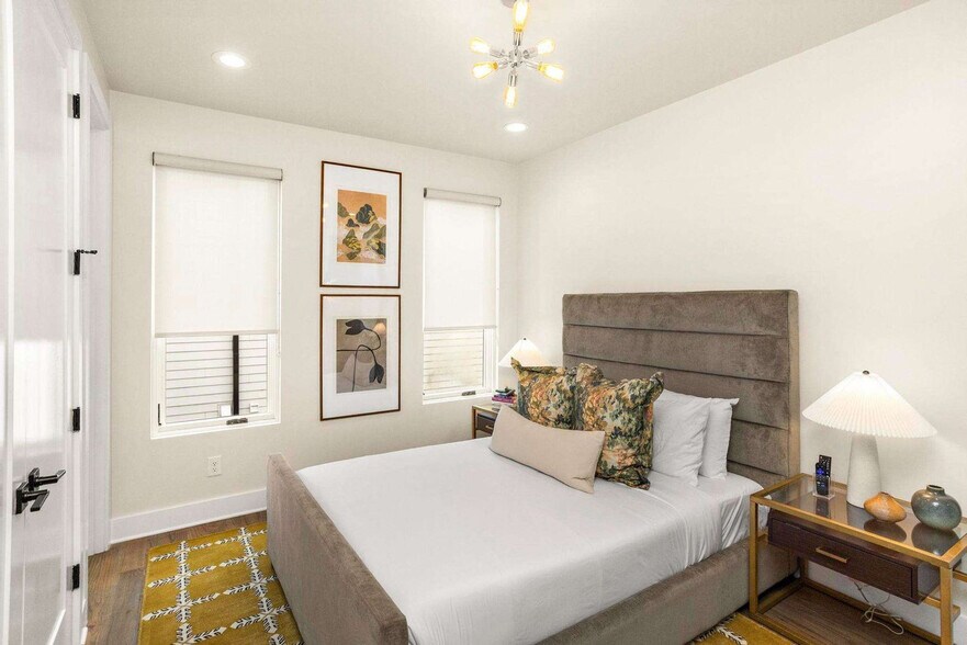 Building Photo - 1712 8th Ave S