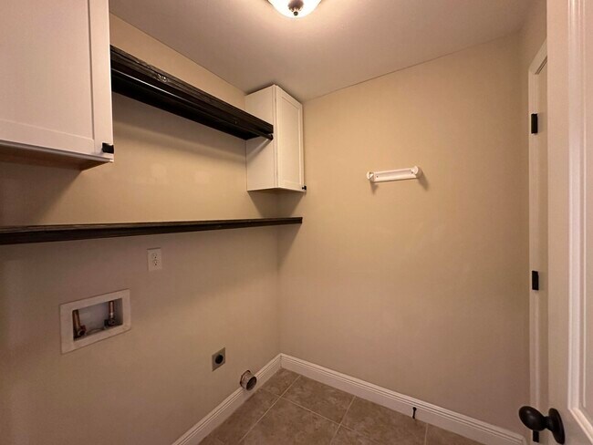 Building Photo - 516 Grand Ridge Dr