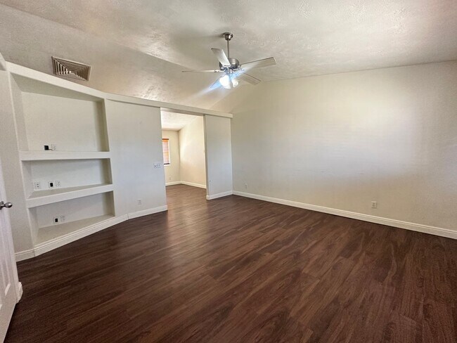 Building Photo - Move-In Bonus!!! 3 bedroom - 2 bath - located in Enoch