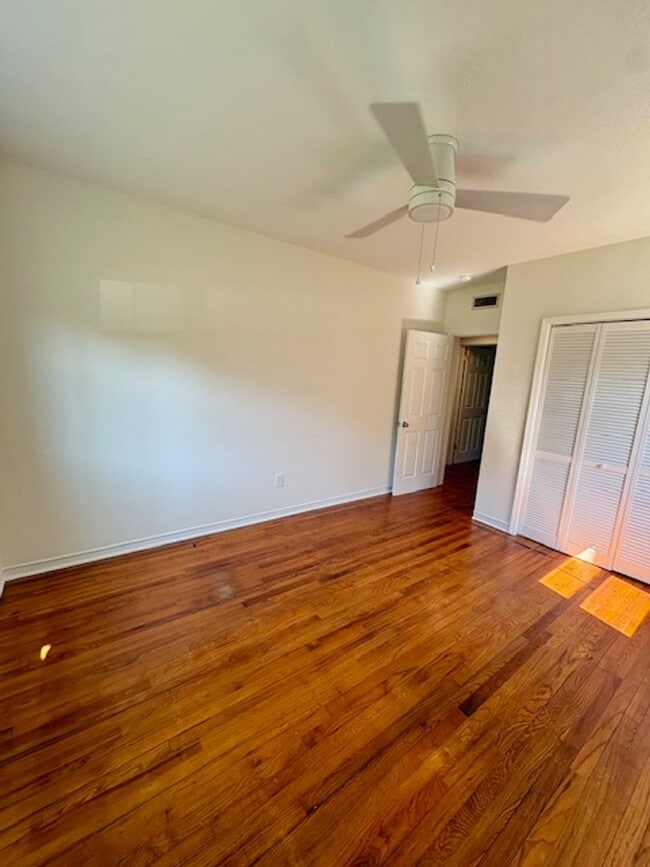Building Photo - Fully Renovated Three Bedroom Condo 10 mins from MUSC - Off the Greenway!