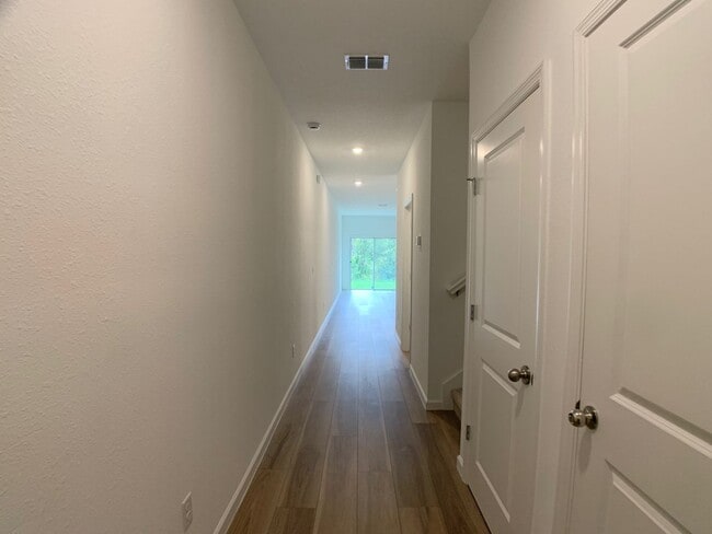 Building Photo - 697 Holly Lks Dr