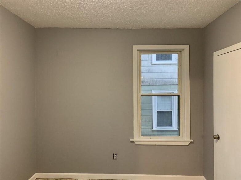 Building Photo - 25 Laundry St